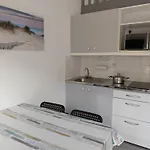 Casa de Férias Maison Cosy Avec Terrasse Et Acces Piscine, - 4 Pers - Fr-1-540-316
