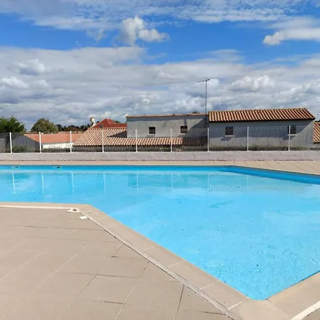 Hébergement de vacances Maison Cosy Avec Terrasse Et Accès Piscine, - 4 Pers - Fr-1-540-316 *