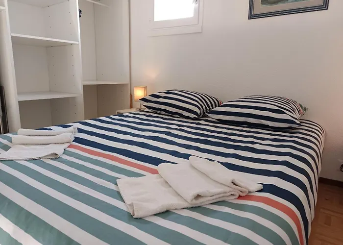 Hébergement de vacances Maison Cosy Avec Terrasse Et Accès Piscine, - 4 Pers - Fr-1-540-316