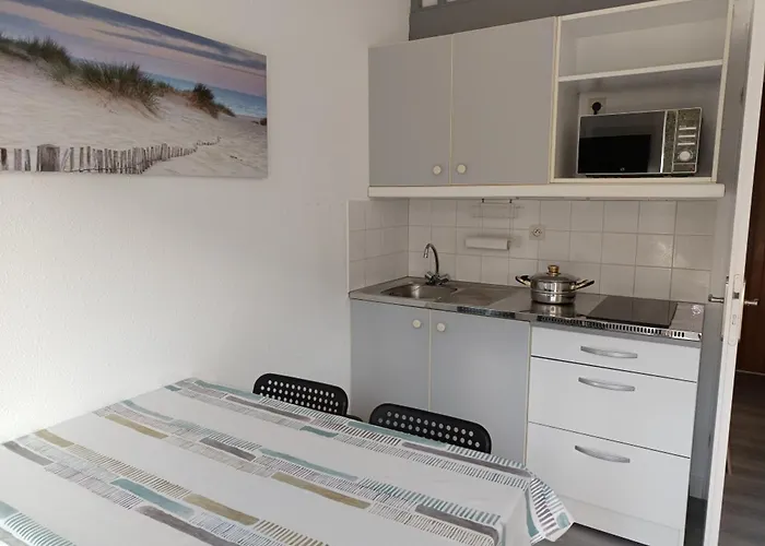 Hébergement de vacances Maison Cosy Avec Terrasse Et Accès Piscine, - 4 Pers - Fr-1-540-316